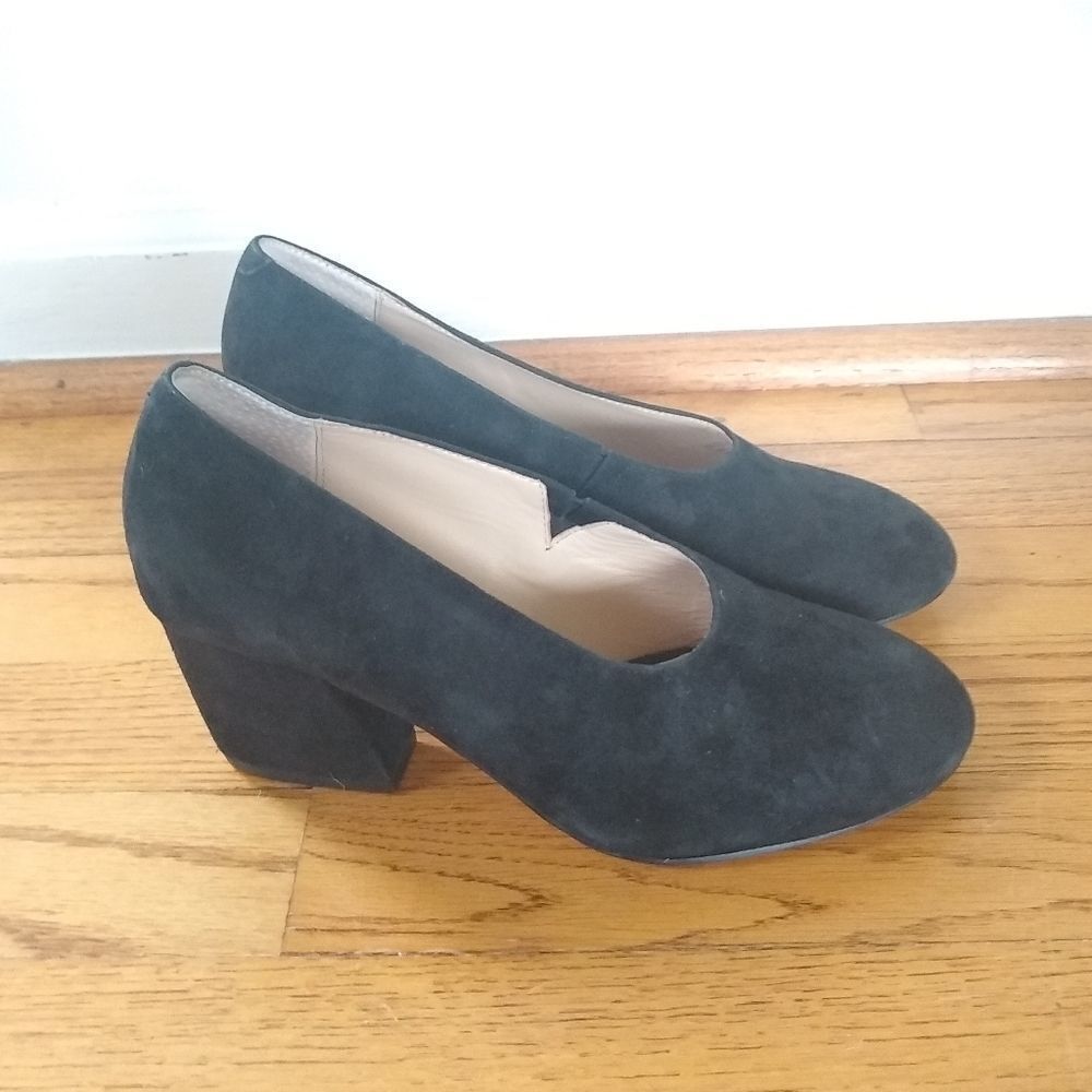 Botkier Round Tip Pumps Euc Size 6 - image 1
